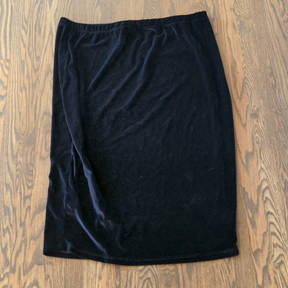 ASOS CURVE Black Velvet Pencil Skirt size 22-24